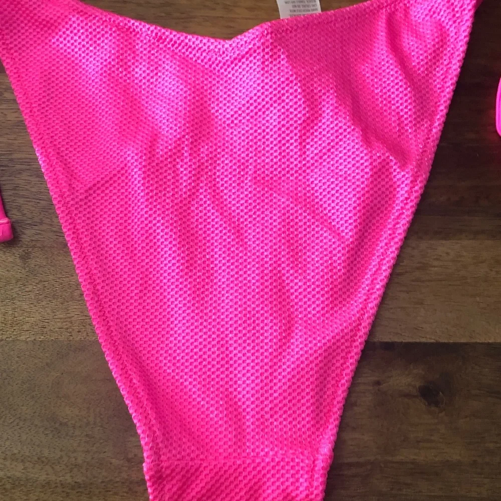 aerie vibrant hot